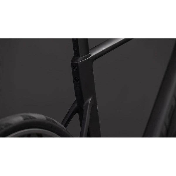 CUBE LITENING AIR C:68X RACE BLACKLINE