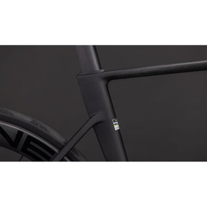 CUBE LITENING AIR C:68X RACE BLACKLINE